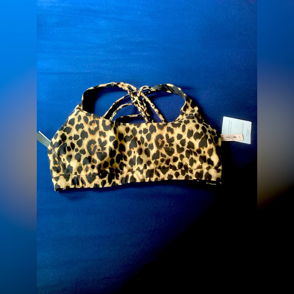 🌼 Victoria Secret Minimum Lightly Lined Strappy  Back Sports Bra Leopard Print.
